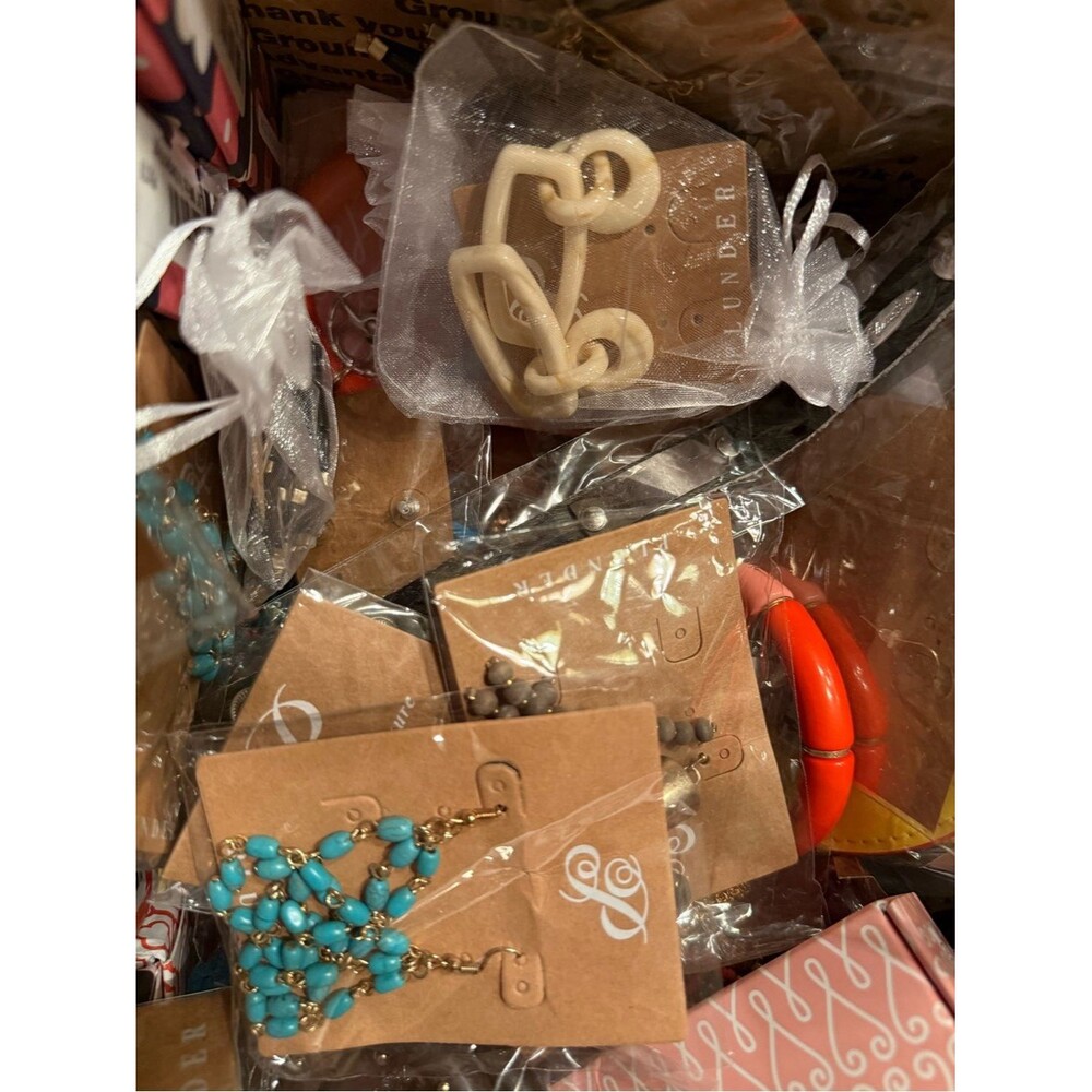 30 pieces varied Plunder jewelry bundle - Picture 5 of 5